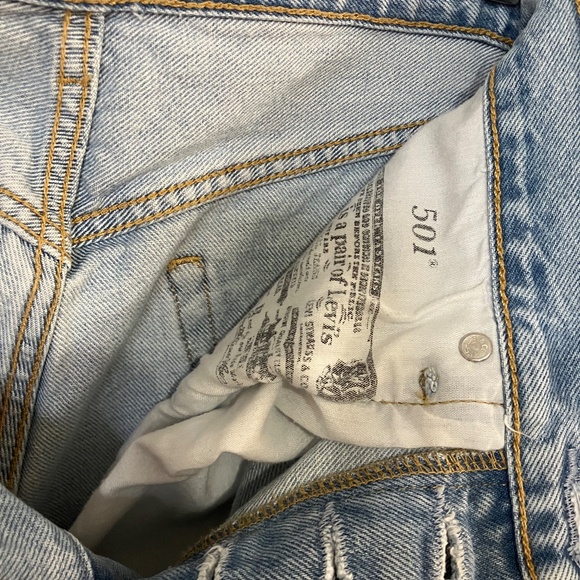 Levi's Premium 501 Cropped Jeans - Picture 3 of 5